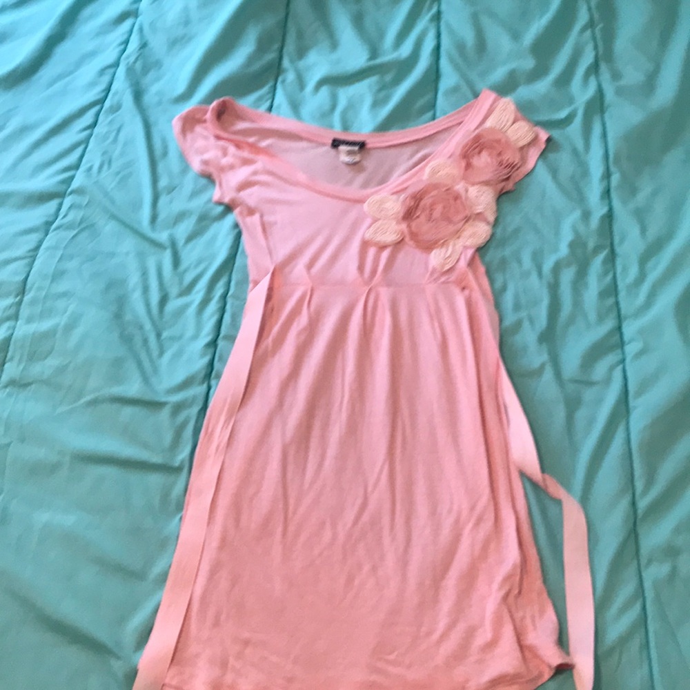 Blush flower detail top